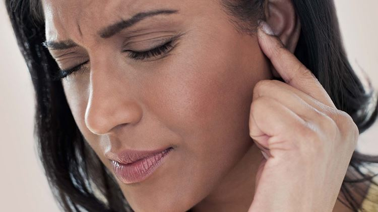 widex tinnitus woman with tinnitus symptoms 1920x1080